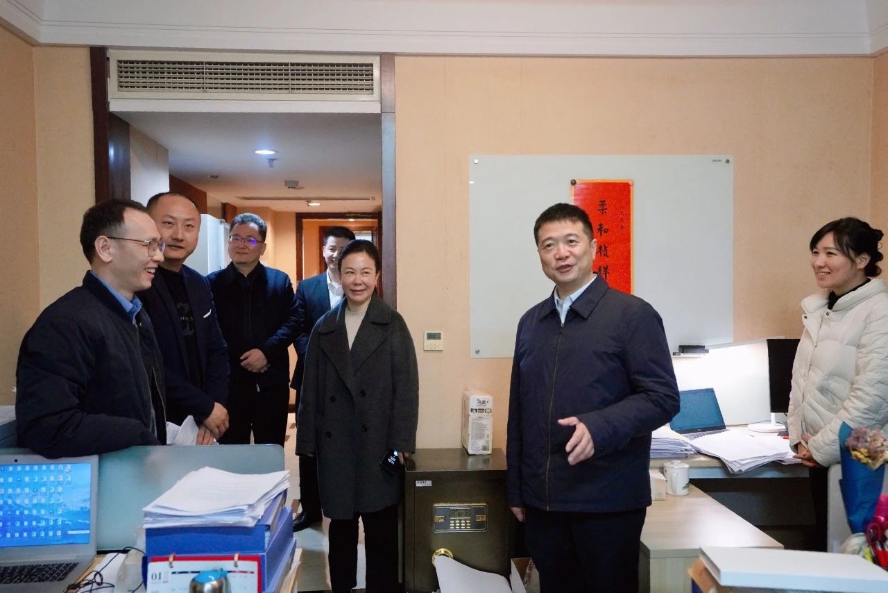 温暖启航，，，，，，，，共赴新篇！—— 省6008集团官方网站集团领导走访慰问干部职工