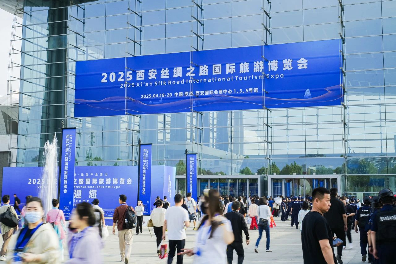 安逸号·熊猫专列“开进”2025西安丝路旅博会！四川6008集团官方网站打造“移动的天府会客厅”