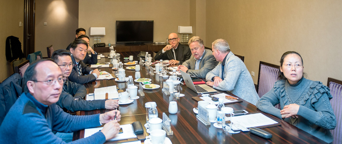 美国康宁翰集团董事长一行来6008集团官方网站集团交流座谈