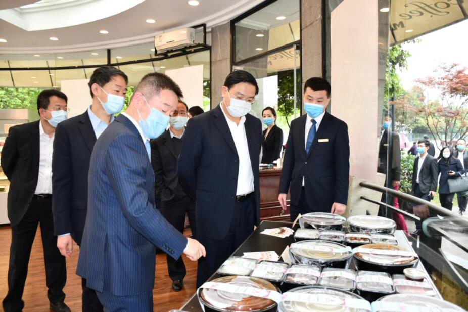 王凤朝副省长赴省6008集团官方网站集团调研 疫情防控、生产谋划和刷新生长事情