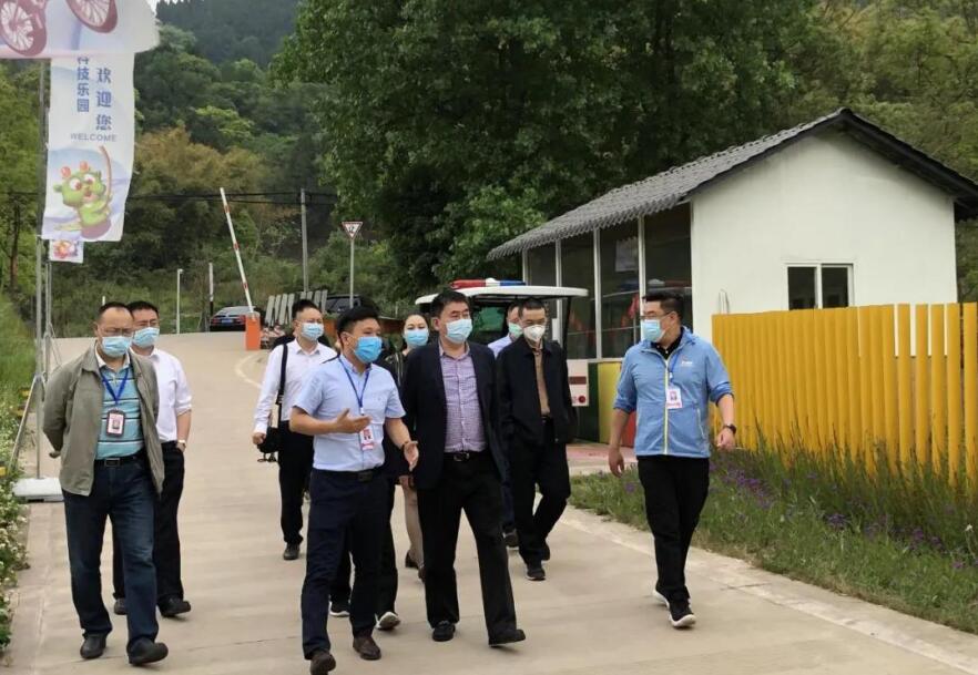 6008集团官方网站集团向导到金龙长城景区调研指导事情