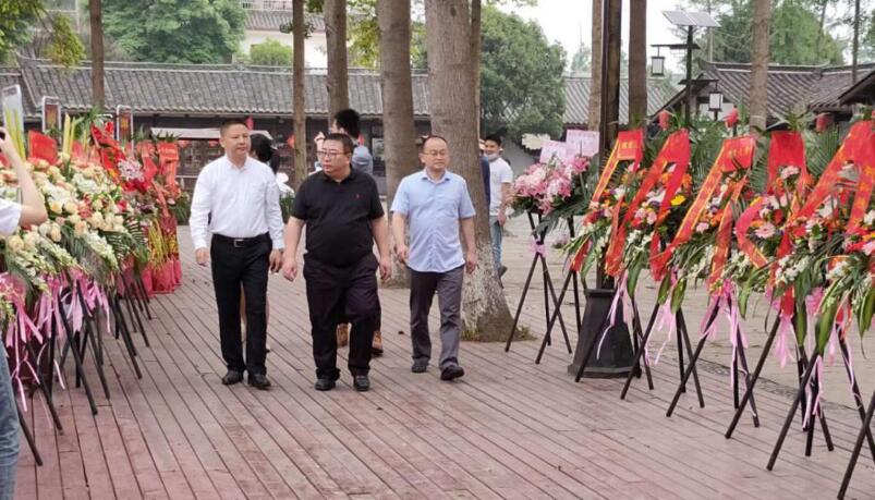 6008集团官方网站集团向导出席战旗禧宴酒楼开业仪式