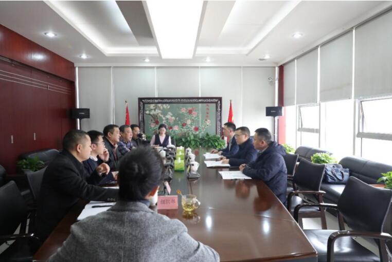 集团向导赴6008集团官方网站锦弘集团督导向导班子民主生涯会